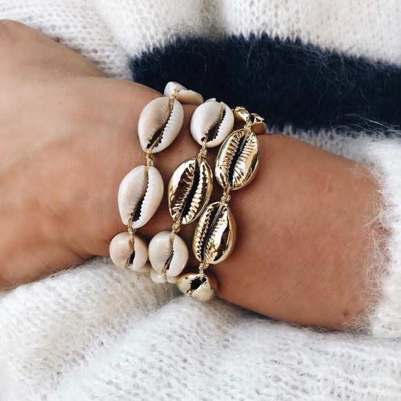 Jewelry - Two Tone shell bracelet 🐚💛
